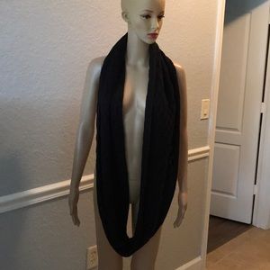 New v.fraas Black women’s scarf